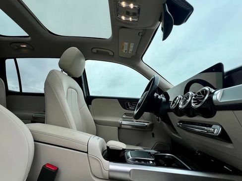 Used 2023 Mercedes-Benz GLB 250 4MATIC image 10