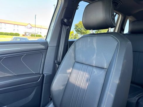 Used 2023 Volkswagen Tiguan SE R-Line FWD image 23