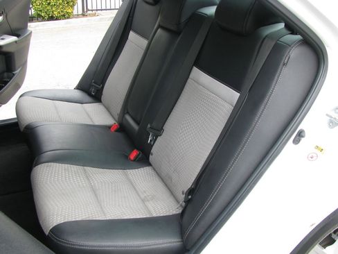Used 2013 Toyota Camry SE FWD image 6
