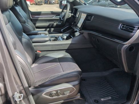 Used 2023 Jeep Wagoneer 4WD image 24
