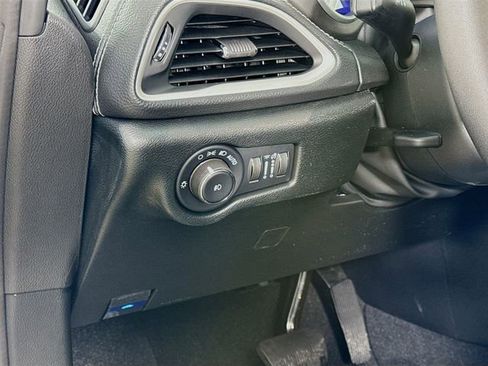 New 2026 Chrysler Pacifica Select w/ S Appearance Package image 10