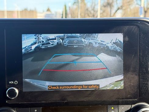 Used 2024 Toyota Highlander LE image 31