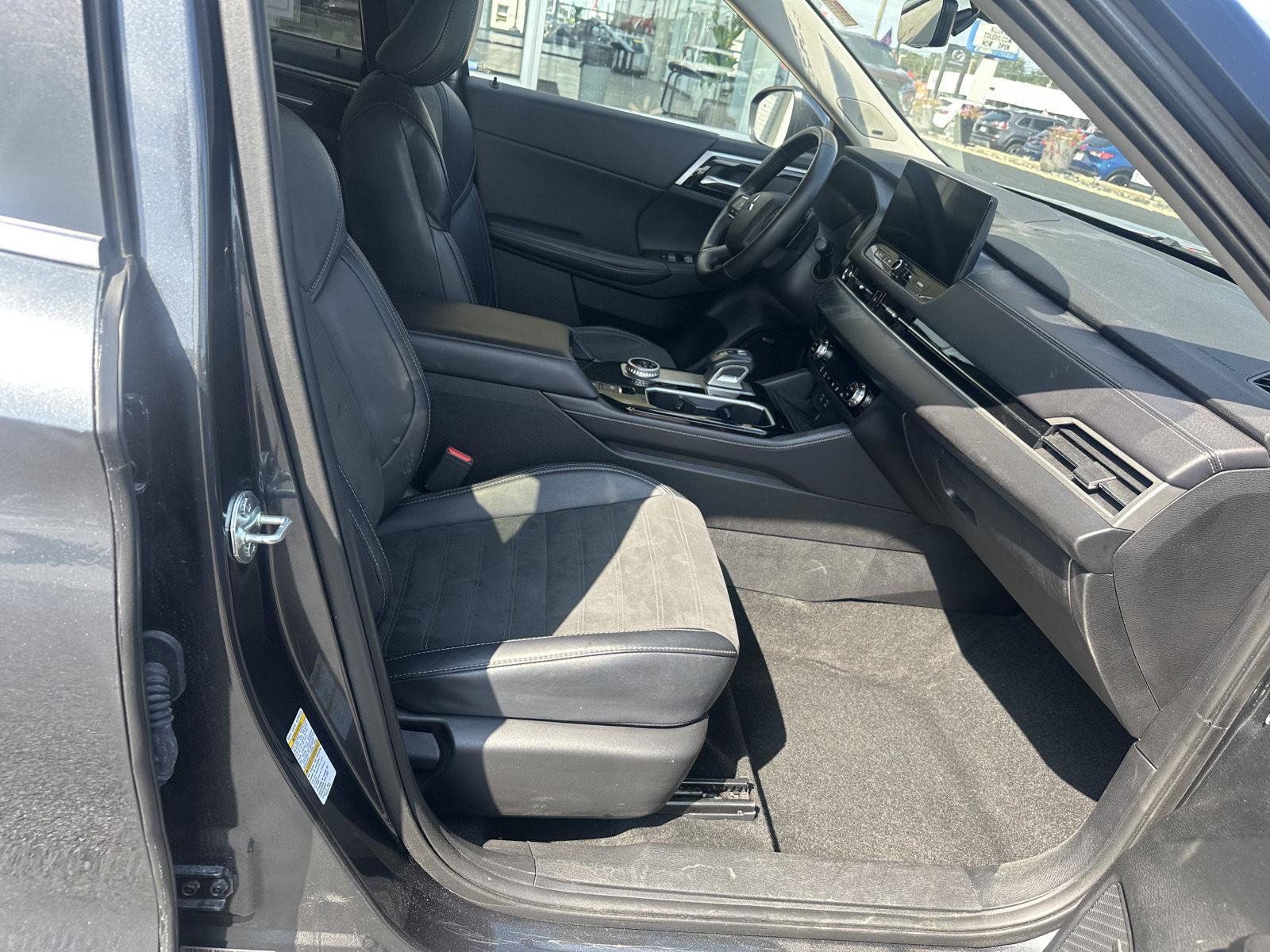 Used 2025 Mitsubishi Outlander SE FWD image 17