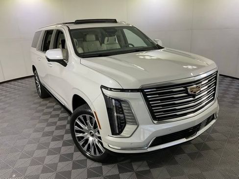 Used 2025 Cadillac Escalade ESV Premium Luxury Platinum AWD/4WD image 42