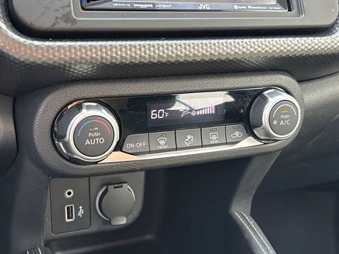 Used 2019 Nissan Kicks SV FWD image 18
