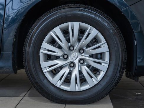 Used 2012 Toyota Camry LE image 11