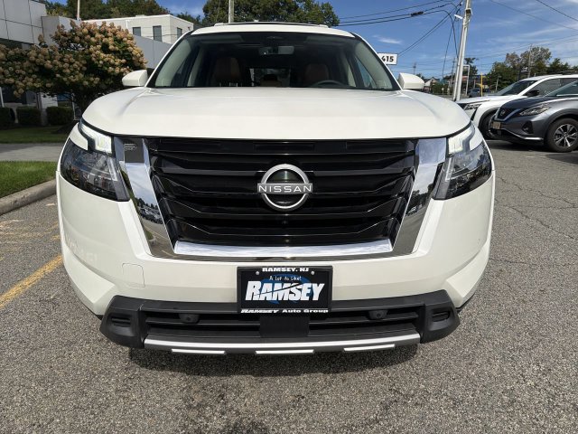 Certified 2024 Nissan Pathfinder Platinum w/ Cargo Package AWD/4WD image 3
