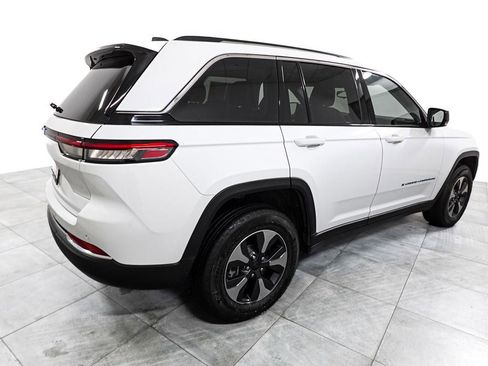 Used 2023 Jeep Grand Cherokee 4WD 4xe image 7