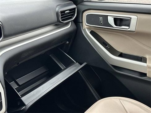 Used 2022 Ford Explorer XLT w/ Equipment Group 202A image 31