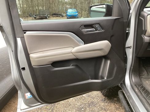 Used 2024 Chevrolet Colorado ZR2 w/ ZR2 Convenience Package III image 9