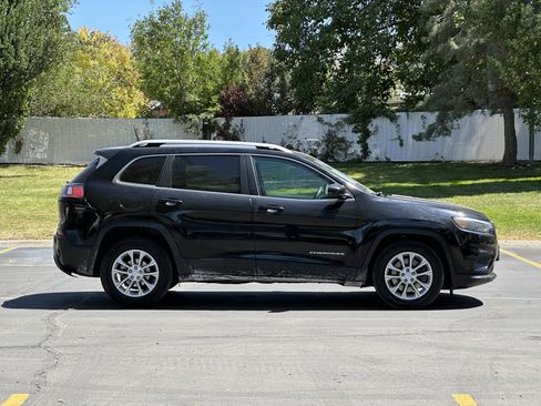 Used 2019 Jeep Cherokee Latitude w/ Popular Appearance Group FWD image 3