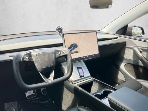 Used 2026 Tesla Model Y 2WD image 10
