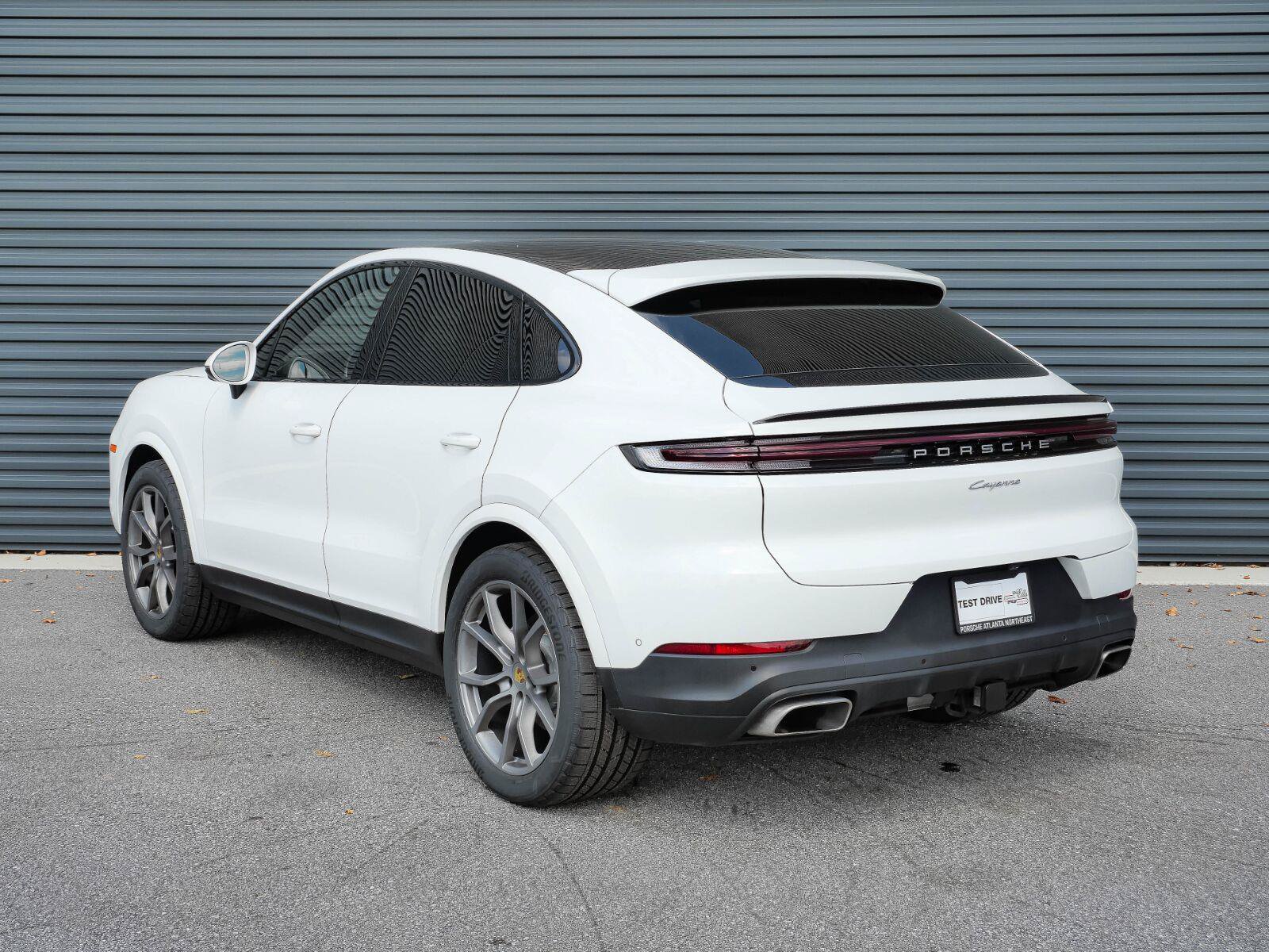Used 2024 Porsche Cayenne Coupe AWD/4WD image 3