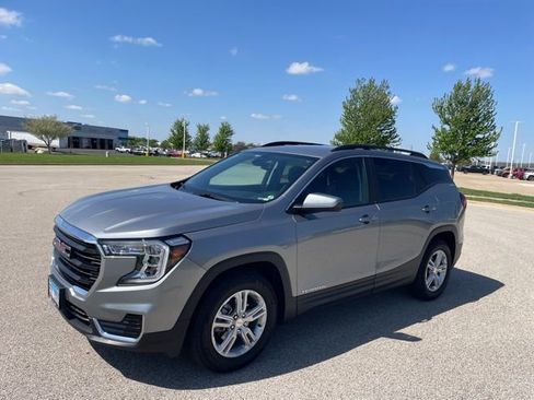Used 2023 GMC Terrain SLE w/ Driver Convenience Package FWD image 6