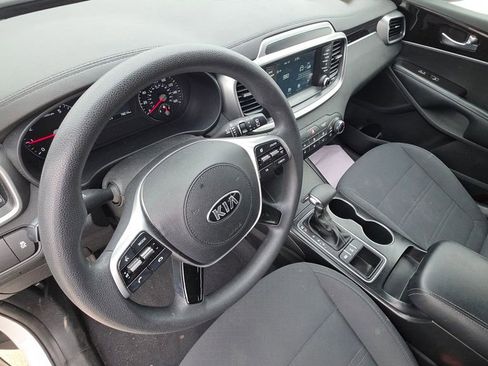 Used 2019 Kia Sorento LX image 12