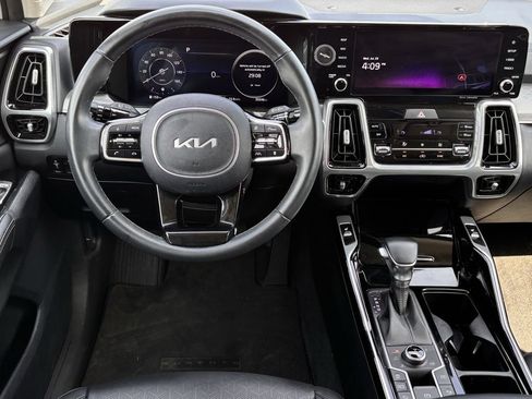 Used 2023 Kia Sorento SX AWD/4WD image 9