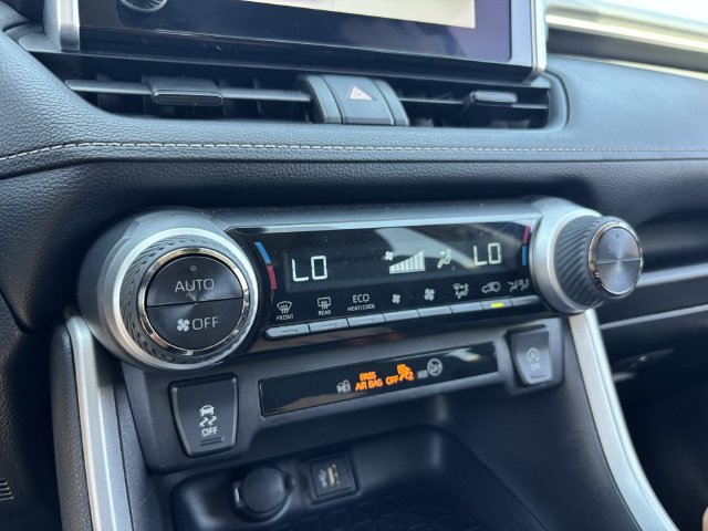 Used 2025 Toyota RAV4 XLE FWD image 24