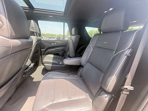 Used 2021 Cadillac Escalade Premium Luxury AWD/4WD image 7