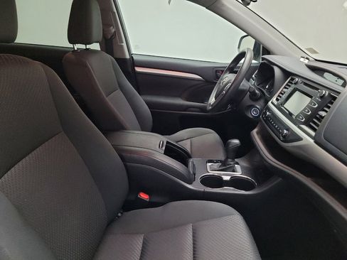 Used 2018 Toyota Highlander LE image 21