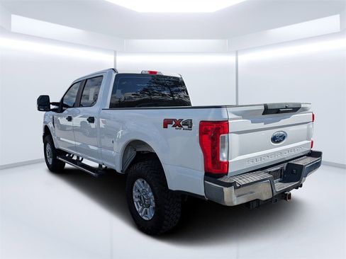 Used 2019 Ford F250 XL w/ STX Appearance Package image 5