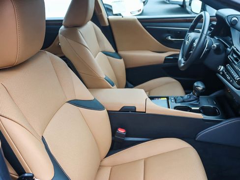 Certified 2025 Lexus ES 300h w/ Premium Package image 16