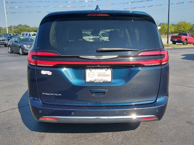 Used 2023 Chrysler Pacifica Touring-L FWD image 4