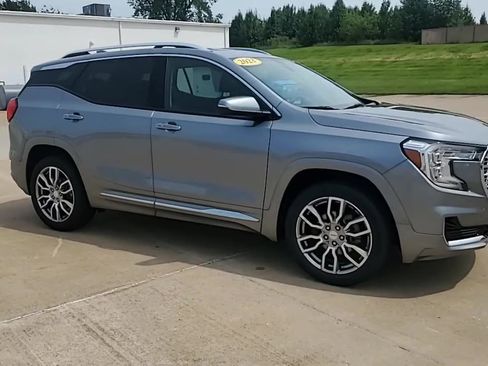 Used 2023 GMC Terrain Denali image 2