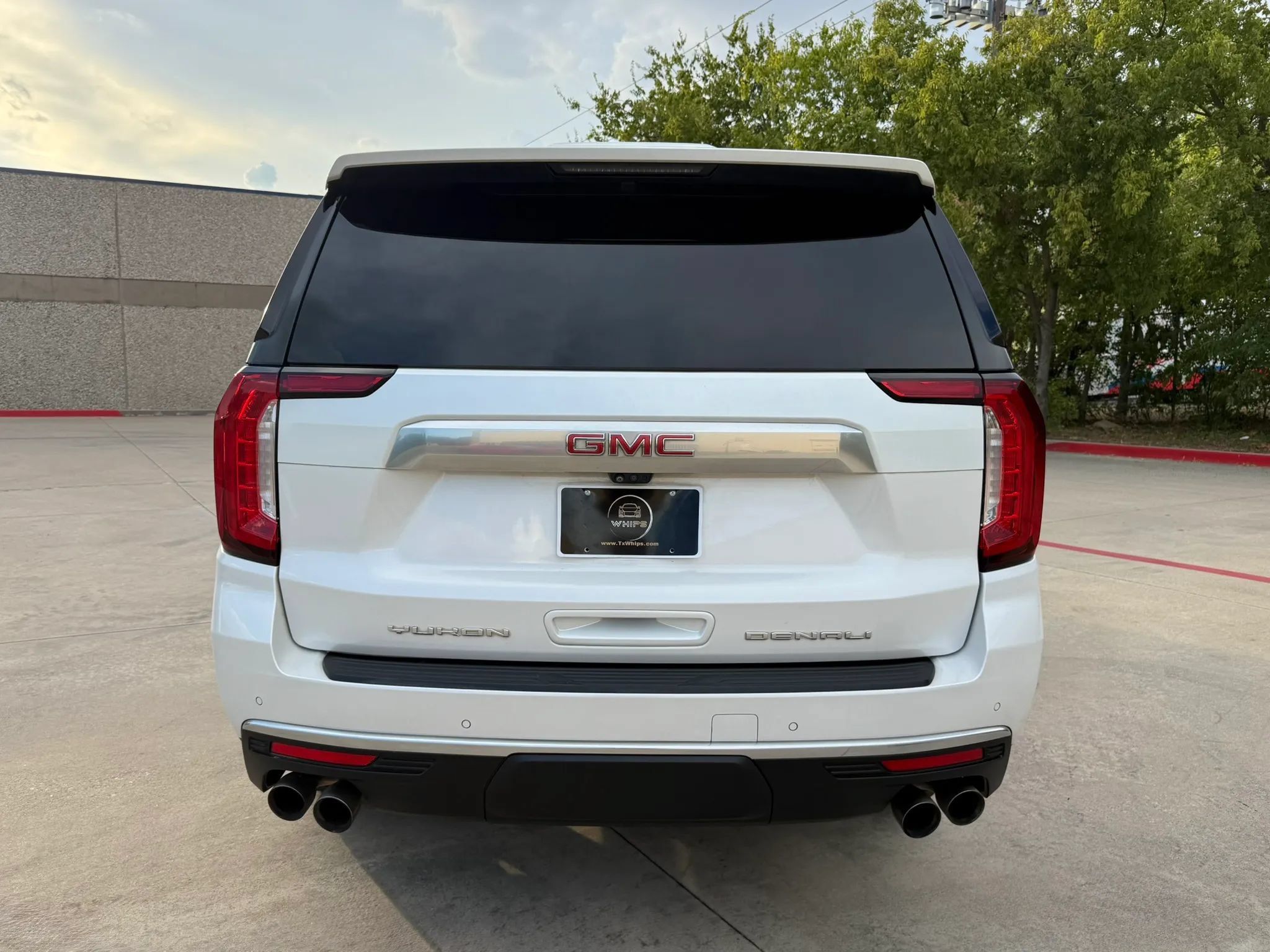 Used 2021 GMC Yukon XL Denali w/ Denali Premium Package AWD/4WD image 5