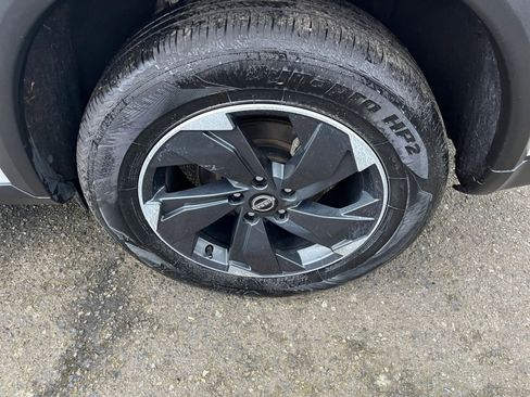 Used 2025 Nissan Rogue SV image 31