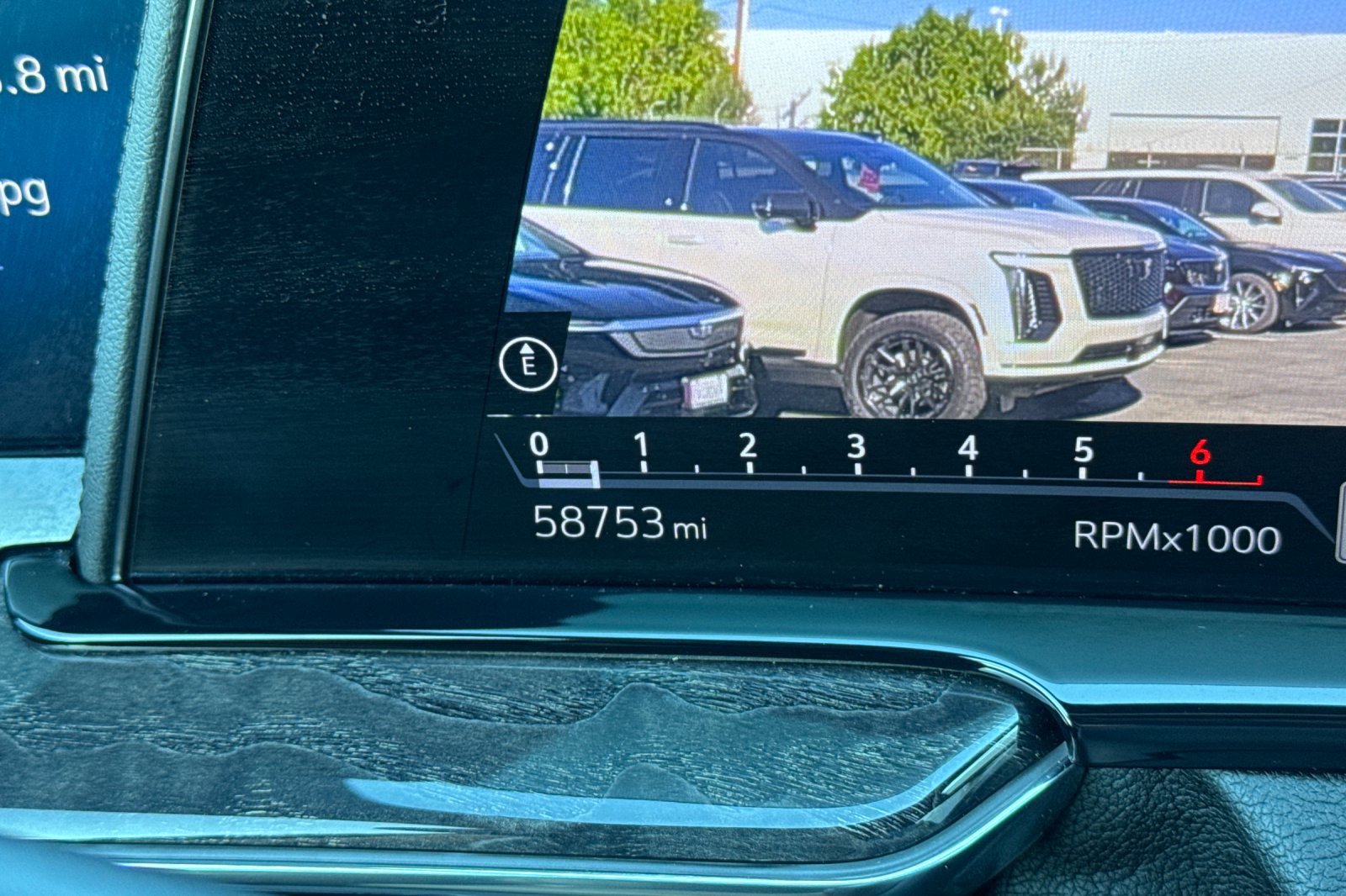 Certified 2023 Cadillac Escalade Premium Luxury AWD/4WD image 40