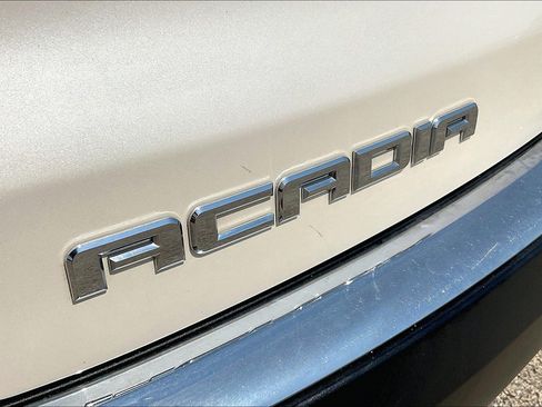 Used 2011 GMC Acadia SLT image 34