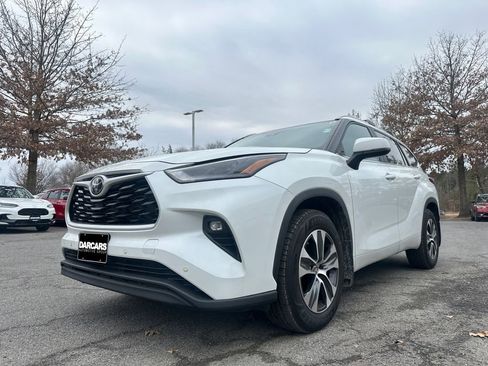 Used 2023 Toyota Corolla XSE image 32