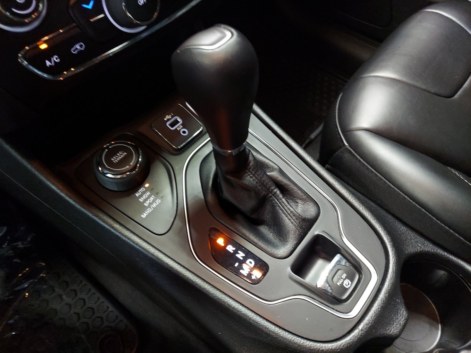 Used 2022 Jeep Cherokee Latitude AWD/4WD image 21