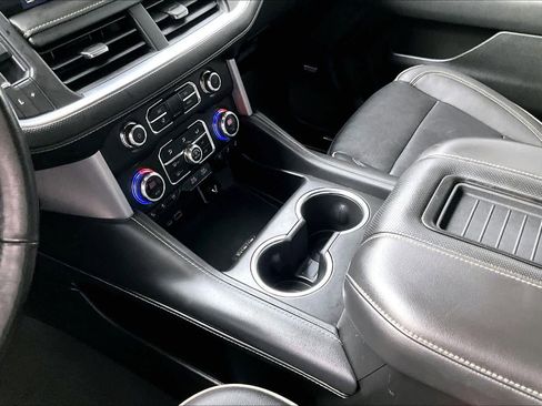 Used 2022 GMC Yukon SLT w/ SLT Premium Package image 17