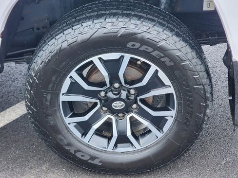 Used 2020 Toyota Tacoma TRD Sport w/ Technology Package image 15
