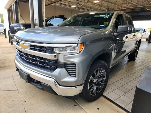 Used 2024 Chevrolet Silverado 1500 LT AWD/4WD image 3