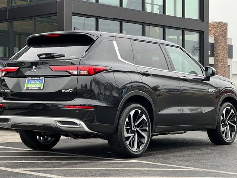 New 2025 Mitsubishi Outlander SE image 5