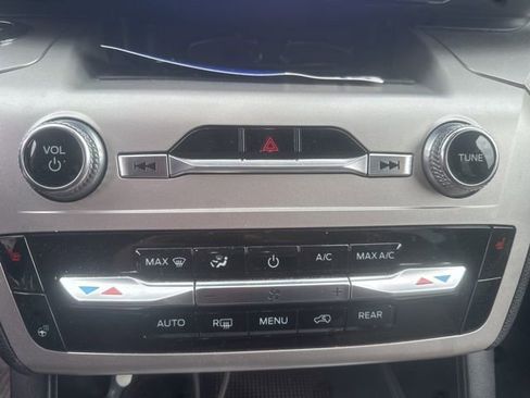 Used 2021 Ford Explorer XLT w/ Equipment Group 202A image 22