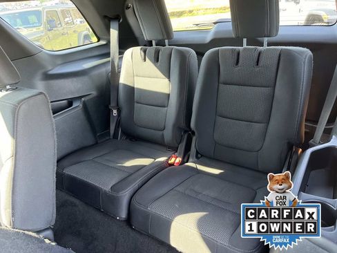 Used 2017 Ford Explorer XLT image 18