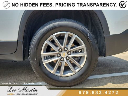 Used 2024 Chevrolet Traverse LT FWD image 9