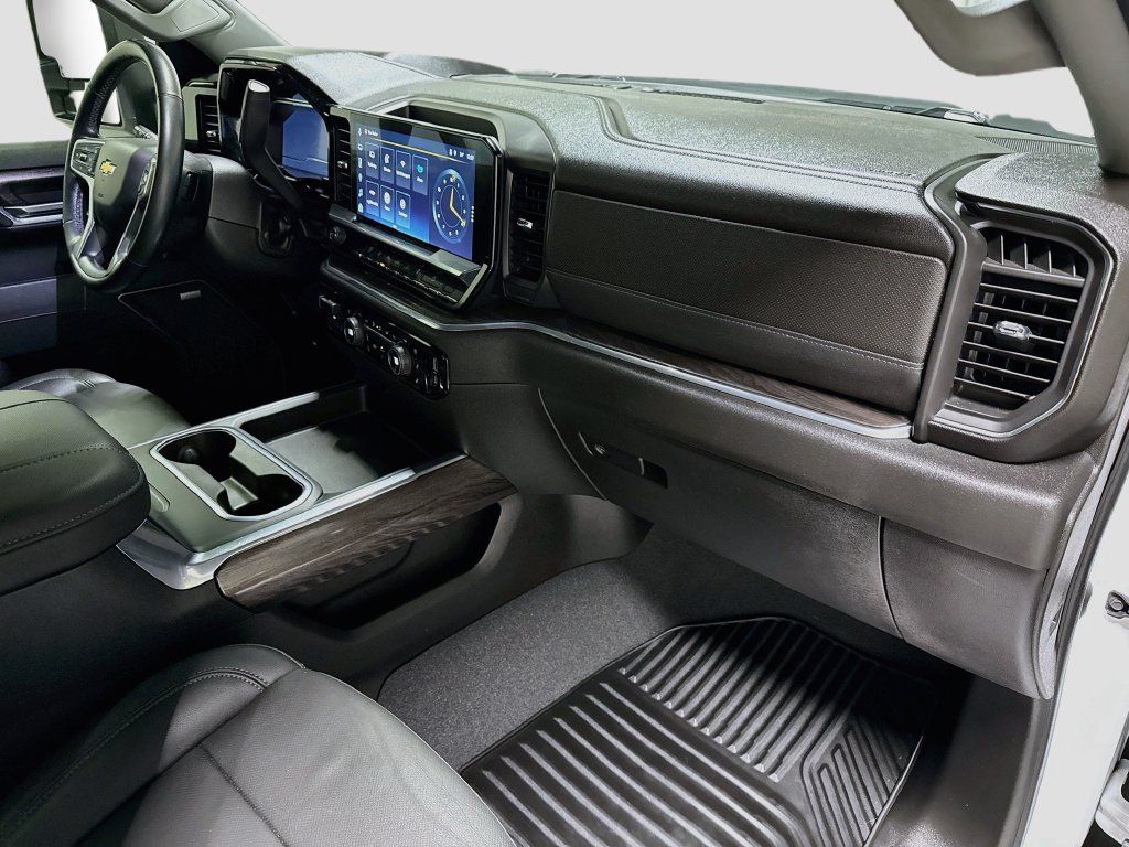 Used 2024 Chevrolet Silverado 2500 LTZ w/ LTZ Plus Package AWD/4WD image 30