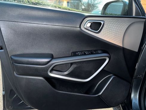 Used 2020 Kia Soul LX image 11