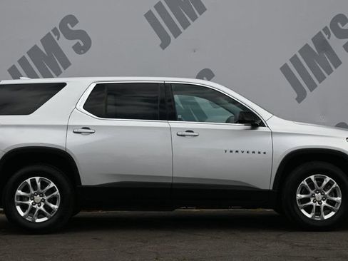 Used 2019 Chevrolet Traverse LS w/ LPO, Blackout Package FWD image 4