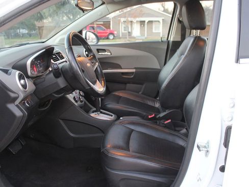 Used 2020 Chevrolet Sonic Premier image 12