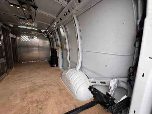 Used 2025 Chevrolet Express 2500 Extended w/ Communications Package image 26