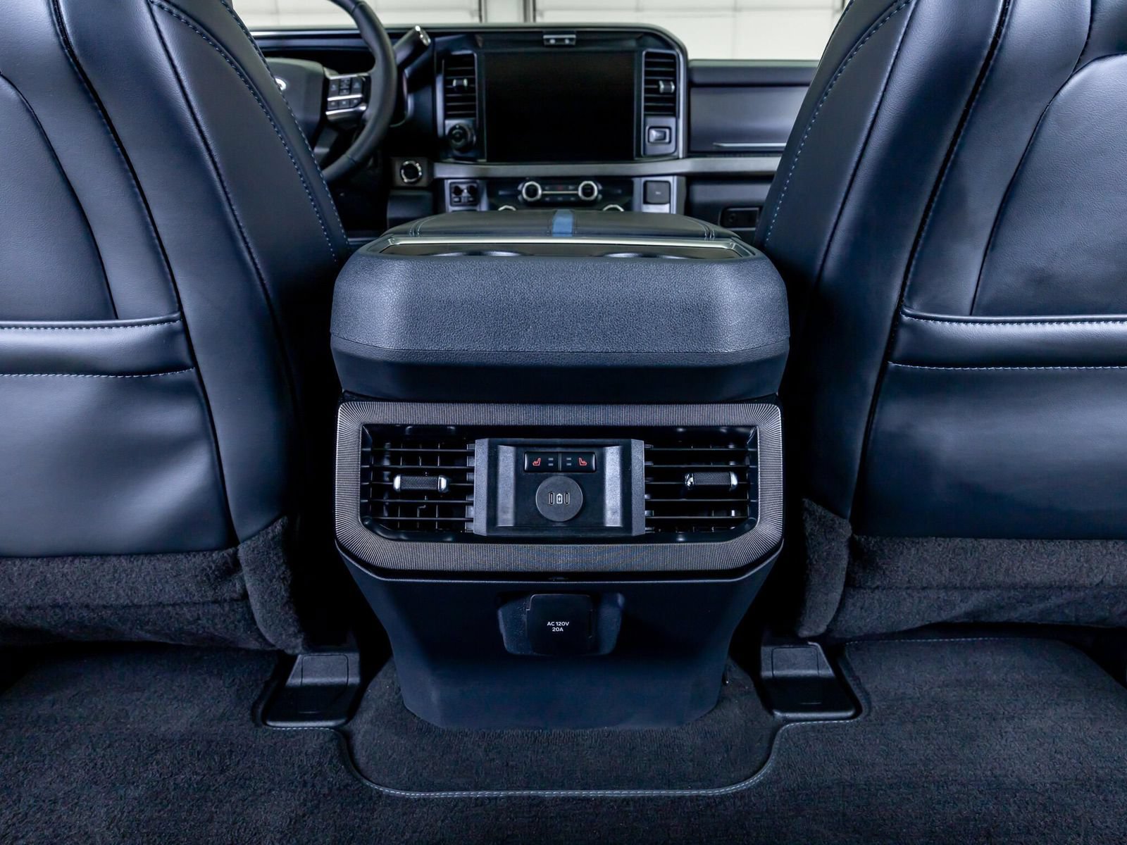 Used 2026 Ford F450 Platinum w/ FX4 Off-Road Package AWD/4WD image 32