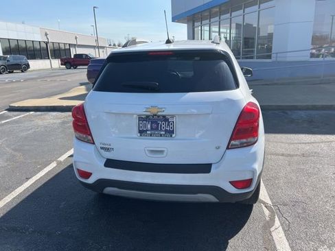Used 2020 Chevrolet Trax LT w/ LT Convenience Package image 9