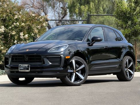 Used 2026 Porsche Macan AWD/4WD image 1