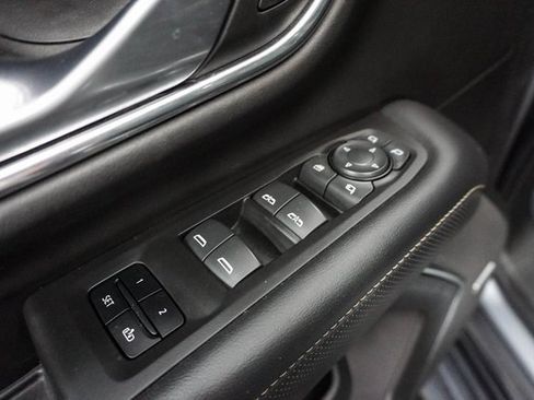 Used 2022 GMC Yukon SLT w/ SLT Premium Package image 14