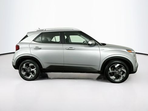 Used 2025 Hyundai Venue SEL FWD image 10